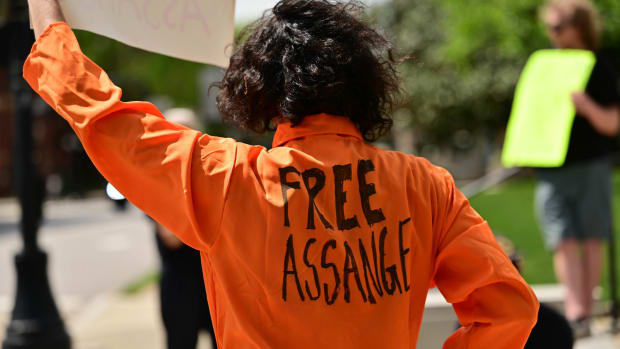 Free_Julian_Assange_-10_(51113391193)