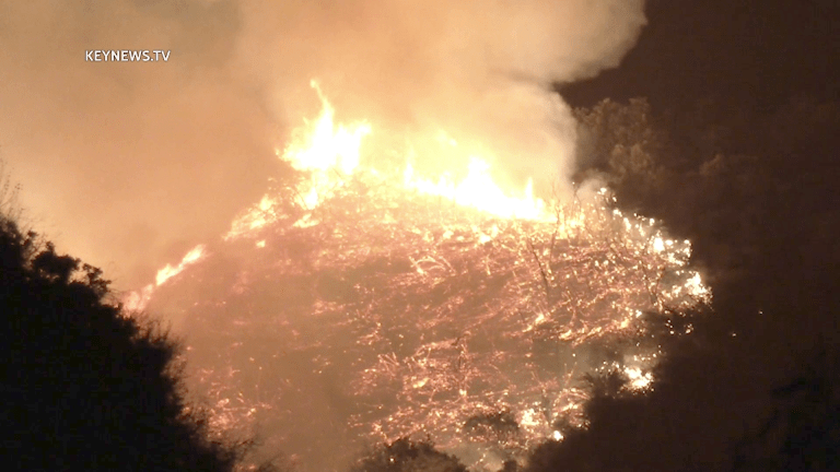 Firefighters Battle Tuna Fire in Malibu