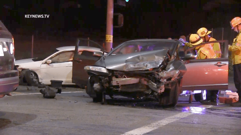 2 Hospitalized After 2-Vehicle Traffic Collision in Santa Clarita