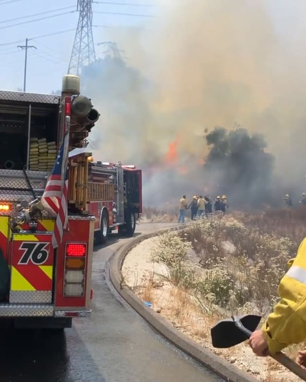 Brush Fire in Santa Clarita Near Sierra Highway