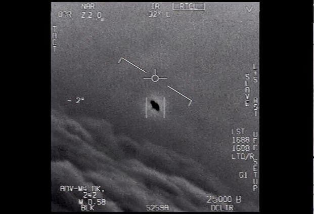 "Gimbal" UFO (or flare from a conventional jet engine) captured by an F/A-18 off the coast of Florida in 2015