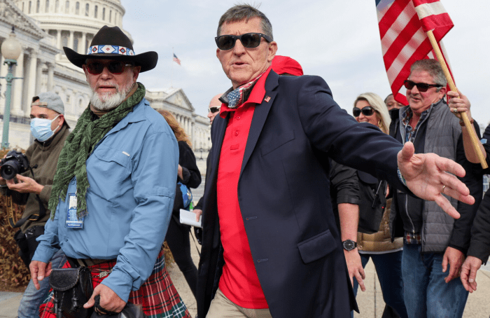 Fluke Starbucker, as played by Michael Flynn (center)