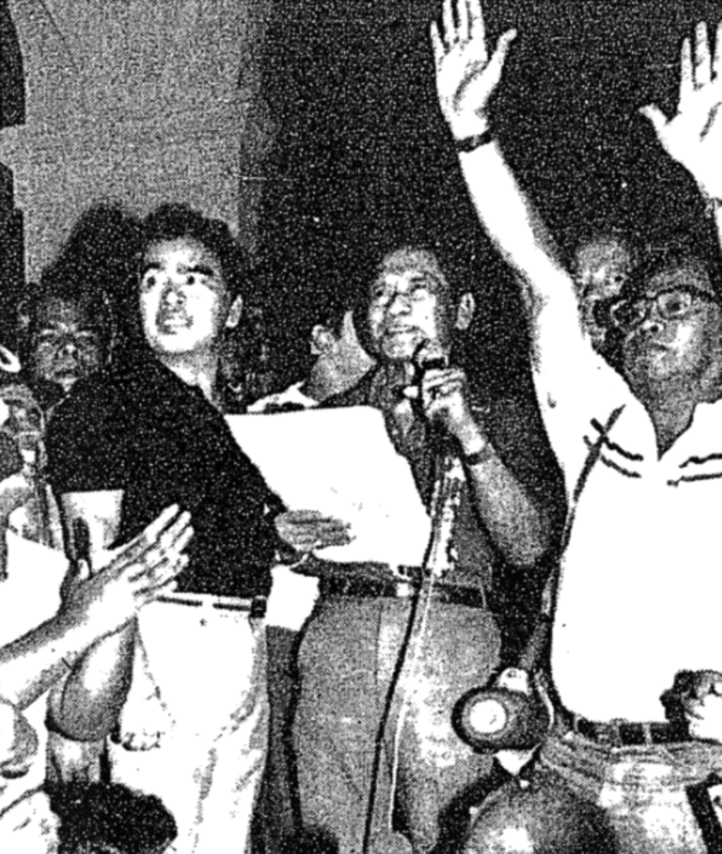 Arturo M. Tolentino, center, proclaiming himself acting president on behalf of former President Ferdinand Marcos in Manilla, July 6, 1986