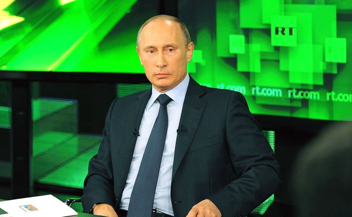 Vladimir_Putin_-_Visit_to_Russia_Today_television_channel_6